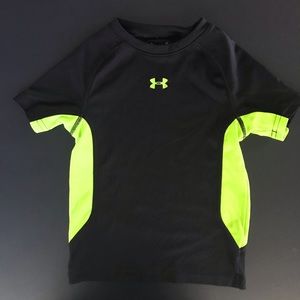Boys Under Armour heatgear size 4 shirt